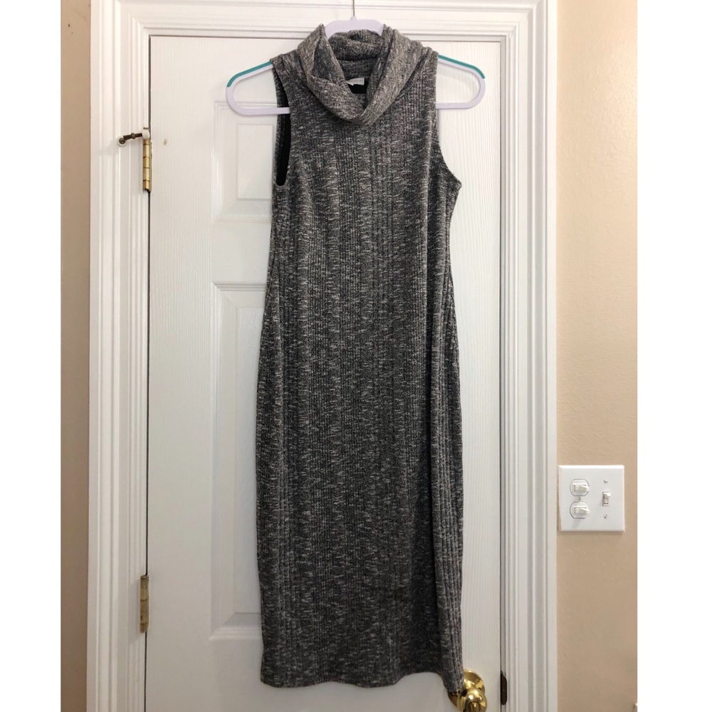 Sleeveless Gray Cow-Neck Sweater Dress🖤:)